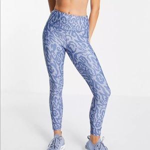 Under Armour Training Heatgear tonal 7/8 crop leggings